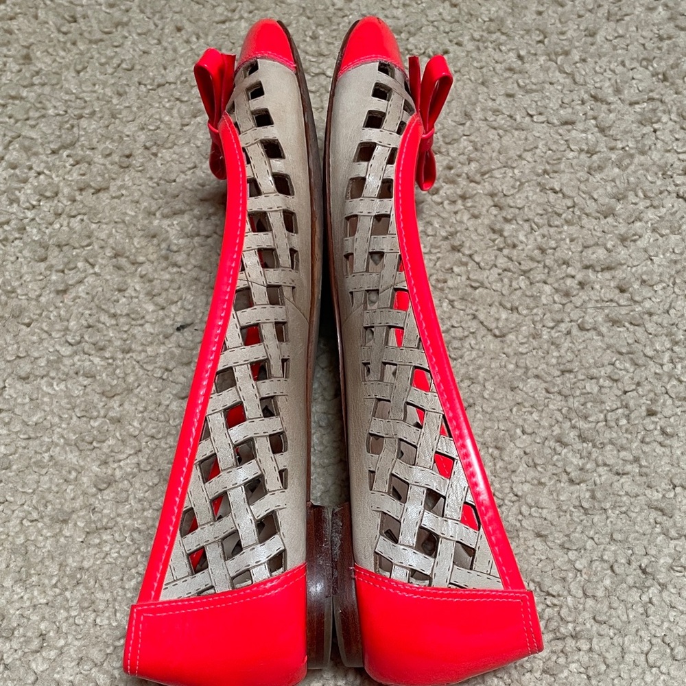 Kate Spade Vibrant Red and Beige Flats - Picture 4 of 9